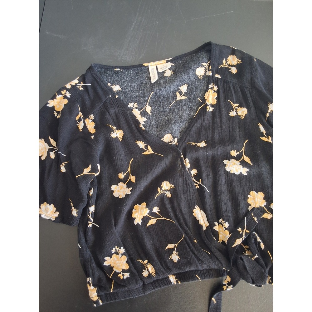 Sky and Sparrow Black Floral Wrap Tie Front Crop Top Short Sleeve Small - Picture 3 of 6